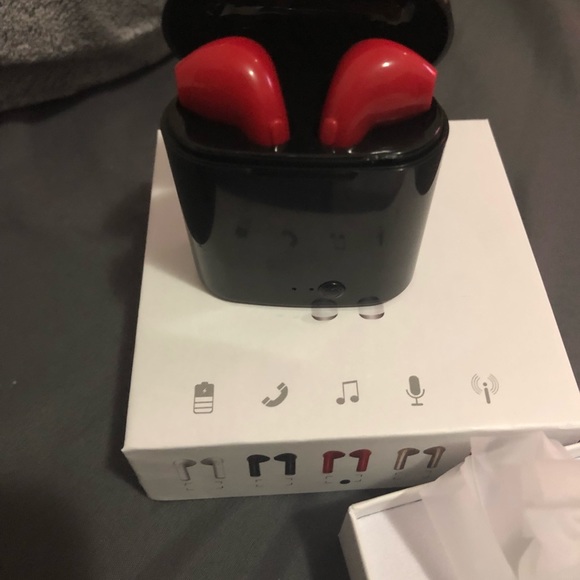 *Not real airpods* earbuds Bluetooth - Picture 3 of 3